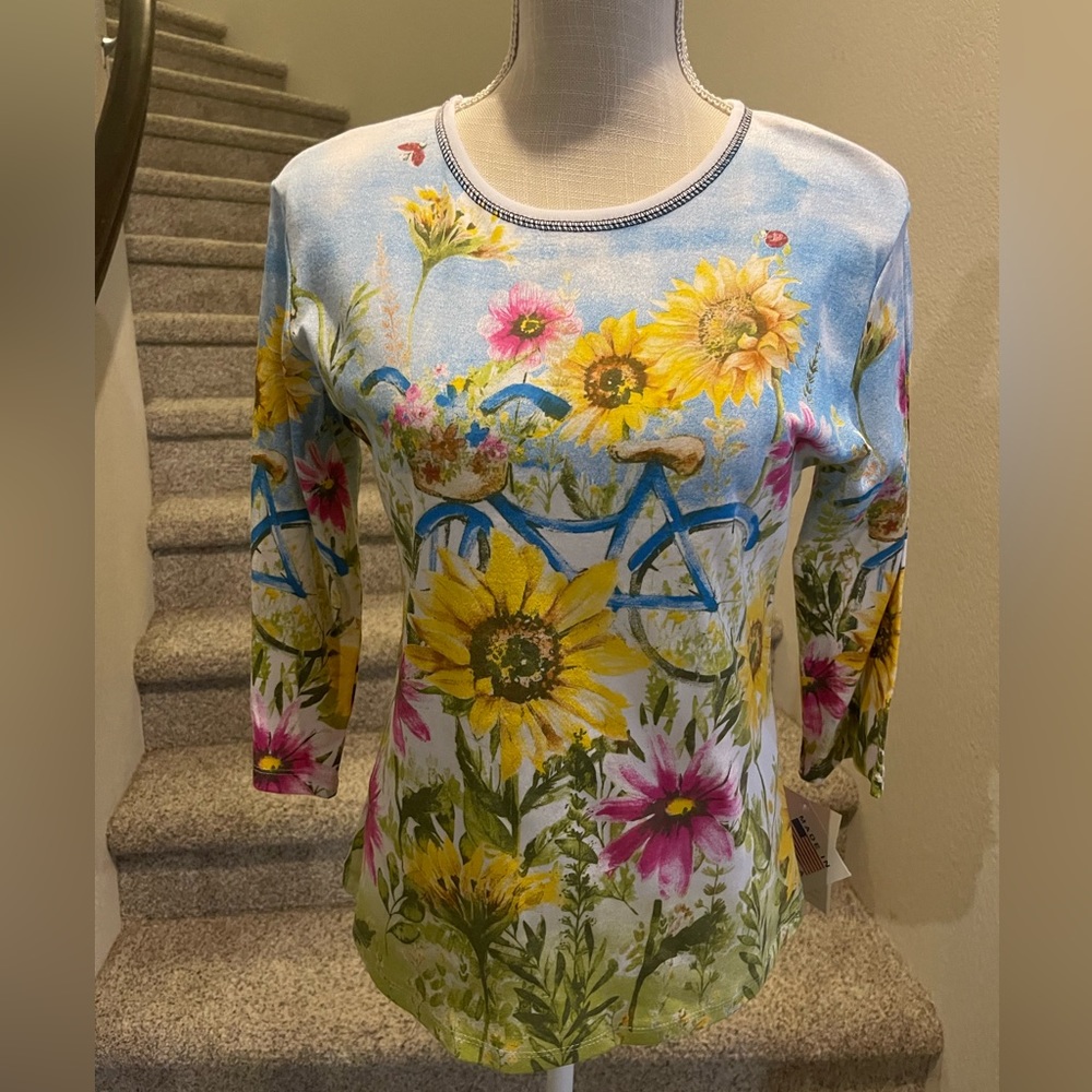 NWT Bring On Spring Sunflowers Top